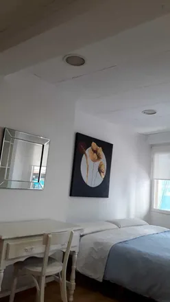 Rent this 2 bed room on Carrer de Rumbau in 46001 Valencia, Spain