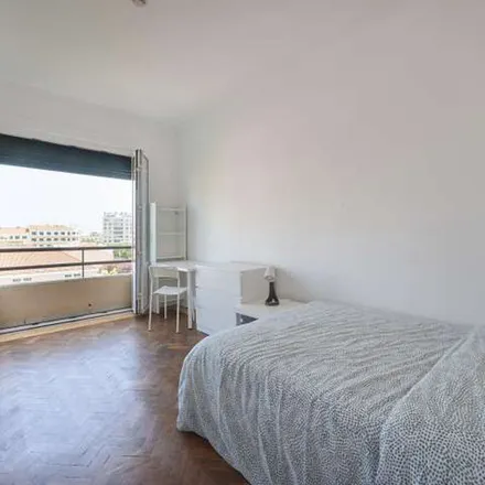Rent this 15 bed apartment on Tabacaria e Papelaria in Rua Rodrigo da Fonseca 182, 1070-241 Lisbon