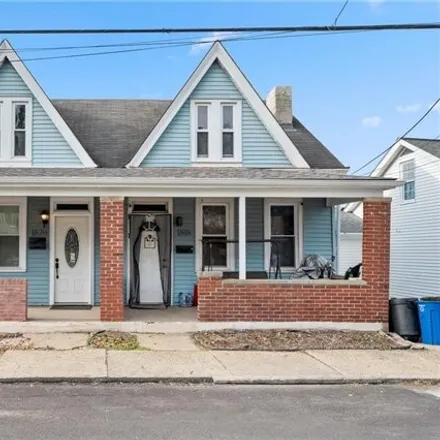 Buy this studio house on 1860 Westmont Avenue in Pittsburgh, PA 15210