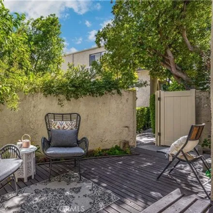 Image 4 - Shoup Avenue, Los Angeles, CA 91367, USA - Townhouse for sale