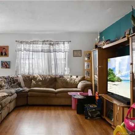 Image 7 - 666 Belmont Avenue, New York, NY 11207, USA - House for sale