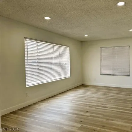Image 2 - 7256 Bridgeview Avenue, Spring Valley, NV 89147, USA - House for rent
