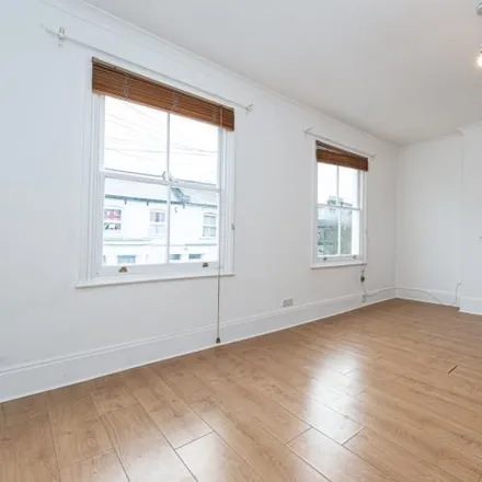 Rent this studio apartment on Shakespeare Road in London, W3 6DW
