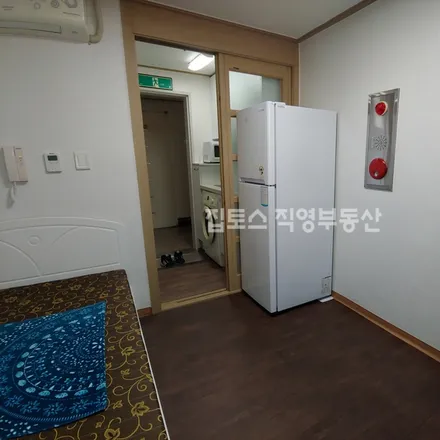 Rent this studio apartment on 서울특별시 관악구 신림동 251-67