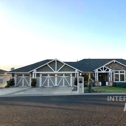Buy this 4 bed house on 640 Crestline Circle Drive in Lewiston, ID 83501