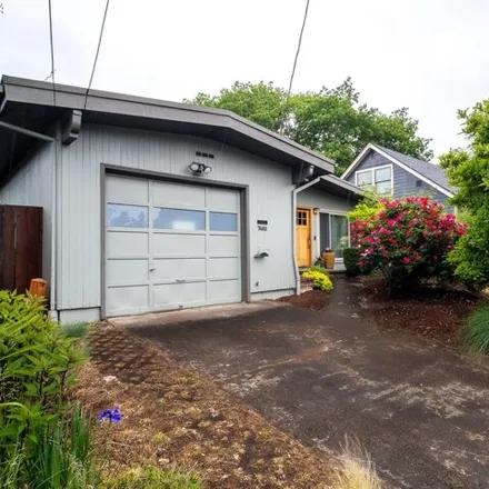 Buy this 3 bed house on 7462 North Alma Avenue in Portland, OR 97203