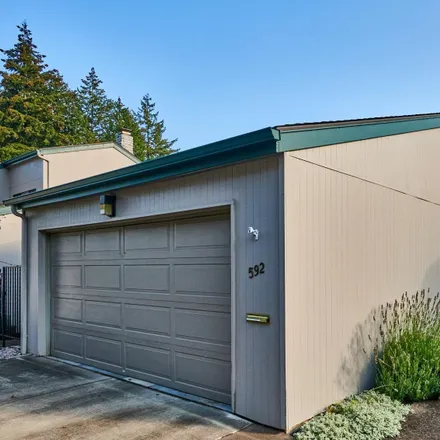 Buy this 3 bed condo on 592 Salem Heights Avenue South in Salem, OR 97302