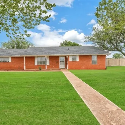 Image 2 - 1617 North Temple Street, New Cordell, Washita County, OK 73632, USA - House for sale