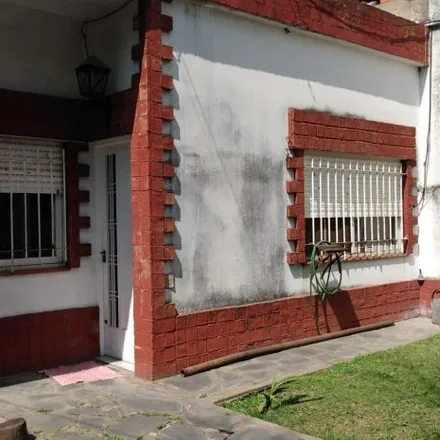 Buy this 3 bed house on Avenida Antártida Argentina 404 in Partido de Lomas de Zamora, Turdera