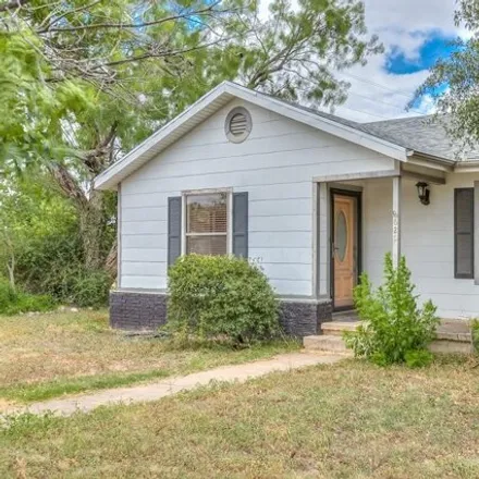 Buy this 3 bed house on 620 N Jefferson St in San Angelo, Texas