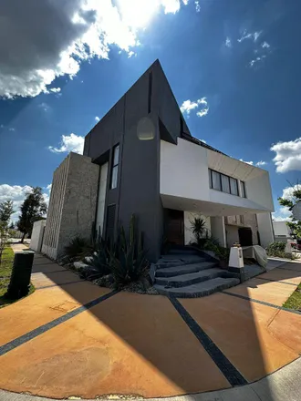 Buy this studio house on Calle Mil Cumbres in Cumbres del Cimatario, 76090