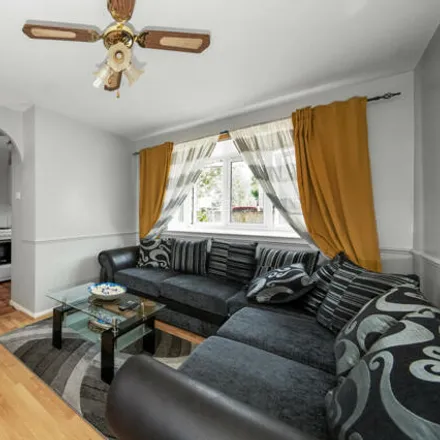 Image 3 - Franklin Close, London, SE13 7RS, United Kingdom - Apartment for sale