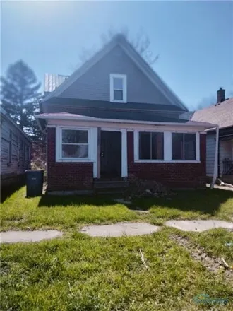 Buy this 3 bed house on 643 Cleveland Street in Toledo, OH 43611