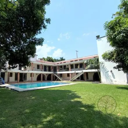 Buy this 6 bed house on Calle Ezequiel Padilla Norte in Burgos Bugambilias, 62760 Tres de Mayo