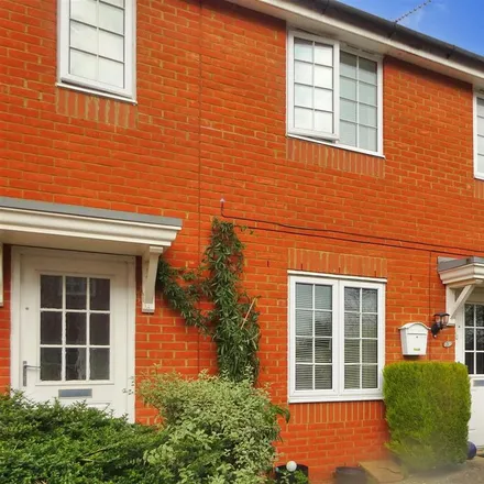 Rent this 3 bed duplex on Rye Close in Burton Latimer, NN15 5YW