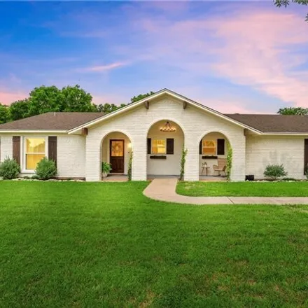 Buy this 4 bed house on 210 North Old Temple Road in Hewitt, McLennan County