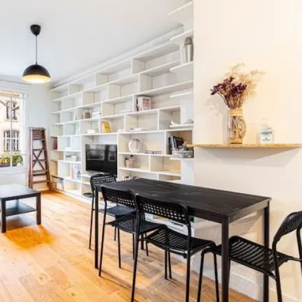 Rent this 3 bed apartment on 61 Avenue de la Motte-Picquet in 75015 Paris, France