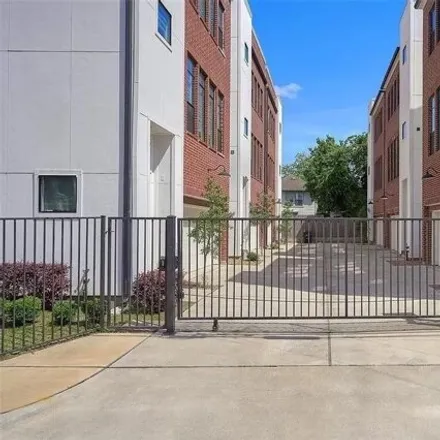 Rent this 3 bed townhouse on 1450 Ruthven Street in Houston, TX 77019