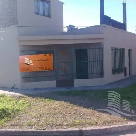 Buy this 3 bed house on 79 - Aristóbulo del Valle 6301 in Villa Godoy Cruz, José León Suárez