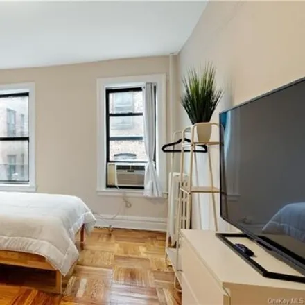 Buy this studio apartment on 2156 Cruger Avenue in New York, NY 10462