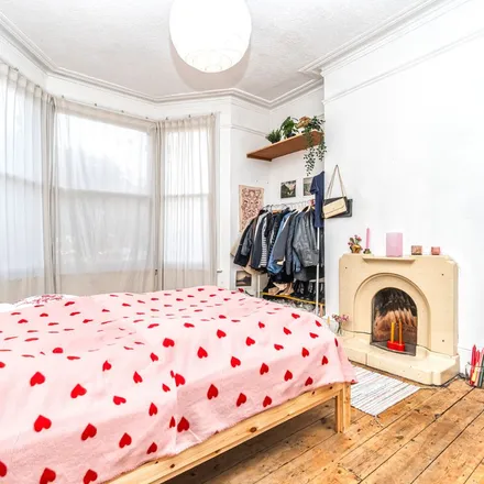 Rent this 5 bed apartment on Lea Bridge Roundabout in Lower Clapton, London