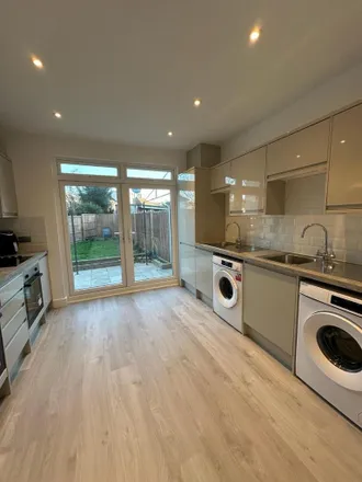 Rent this 1 bed room on 298 in 300 Willow Road, London