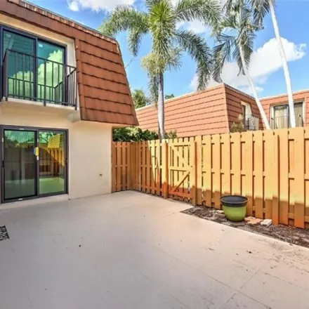 Image 8 - 4796 Siesta Circle, Fort Myers, FL 33901, USA - Townhouse for sale
