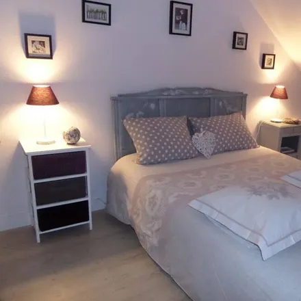 Rent this 5 bed townhouse on Rue de la Varenne in 37500 Cravant-les-Côteaux, France