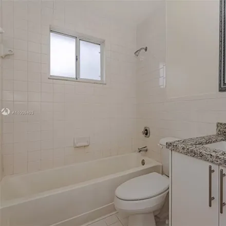Image 3 - 3041 West 76th Street Unit B 208 - House for rent