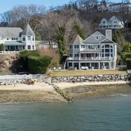 Buy this 6 bed house on 3 Bluff Point Road in Village of Northport, NY 11768