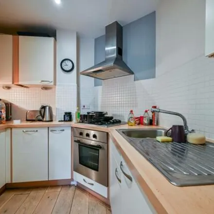 Image 5 - Potters Close, London, SE15 6GD, United Kingdom - Apartment for sale