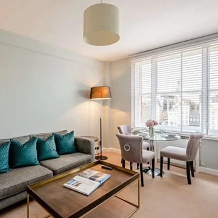 Rent this 1 bed room on 39 Hill Street in London, W1J 5LX