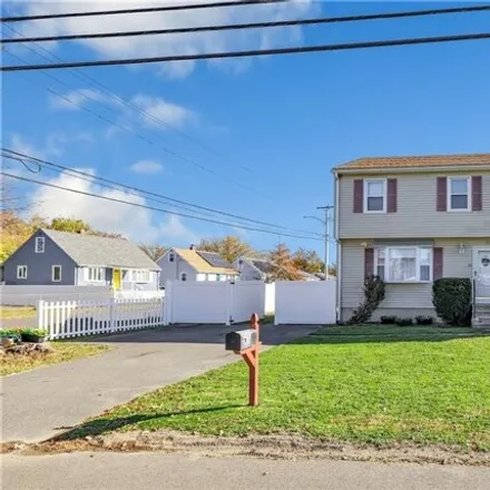 Rent this 3 bed house on 30 Wellington Street in Stratford, CT 06615