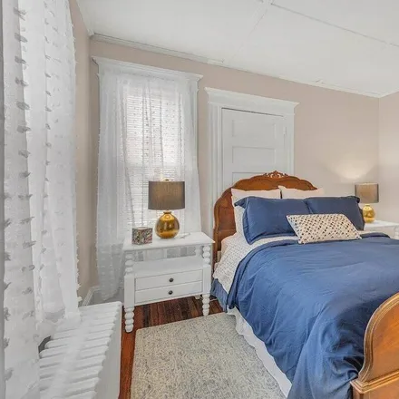 Rent this 9 bed apartment on West Hartford