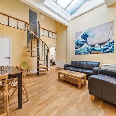 Rent this 4 bed apartment on Metrogate House in 3-7 Queen's Gate Terrace, London