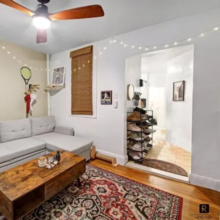 Image 2 - 244 East 90th Street, New York, NY 10128, USA - Apartment for sale