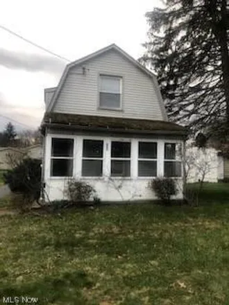 Rent this 2 bed house on 623 Hyatt Avenue in Campbell, Mahoning County