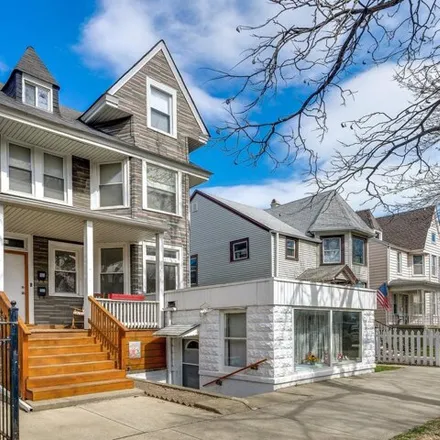 Buy this 9 bed house on 2144 W Montrose Ave in Chicago, Illinois
