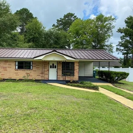 Buy this 3 bed house on 220 Nancy Ross Drive in Eufaula, AL 36027