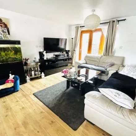 Rent this 4 bed apartment on Portview Road in Bristol, BS11 9LS