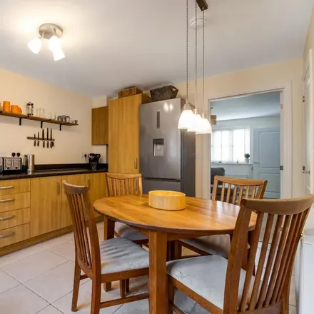 Image 3 - Harmer Close, Cirencester, GL7 1YR, United Kingdom - Townhouse for rent