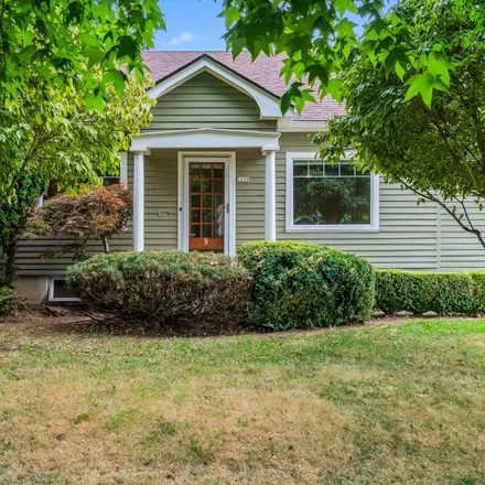 Buy this 4 bed house on 1625 North Killingsworth Street in Portland, OR 97217