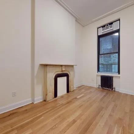 Rent this 3 bed apartment on 130 East 24th Street in New York, NY 10010