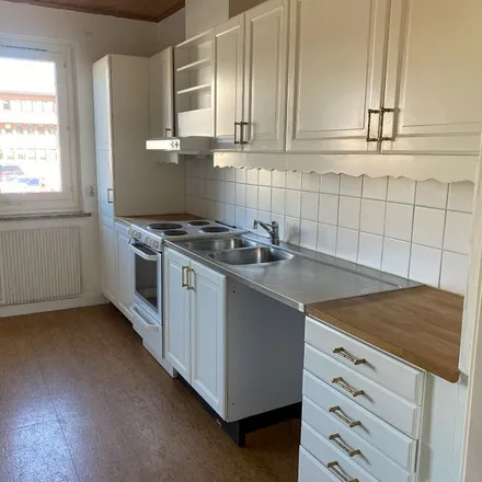 Rent this 3 bed apartment on Södergatan 12B in 462 34 Vänersborg, Sweden