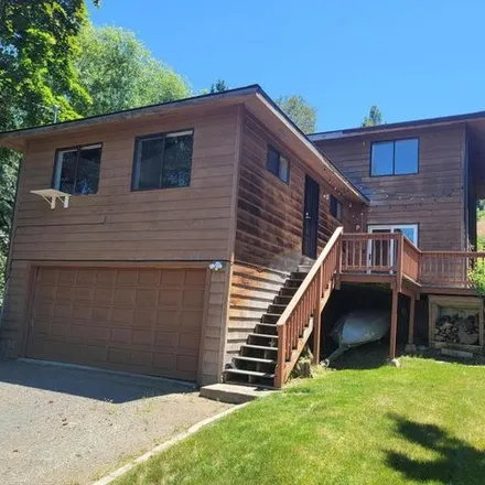 Buy this 5 bed house on 845 Lakeshore Drive in Klamath Falls, OR 97601