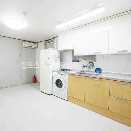 Rent this studio apartment on 서울특별시 강남구 논현동 242-27