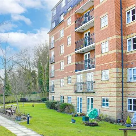 Rent this 1 bed room on 24 Church Crescent in London, N10 3ND