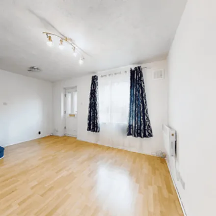 Image 1 - Campbell Close, London, SW16 6NJ, United Kingdom - Duplex for rent
