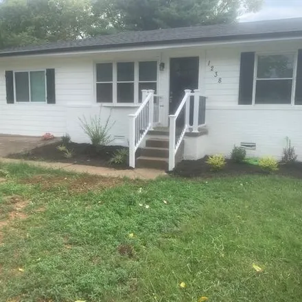 Buy this 3 bed house on 1238 Oakwood Drive in Bowling Green, KY 42101