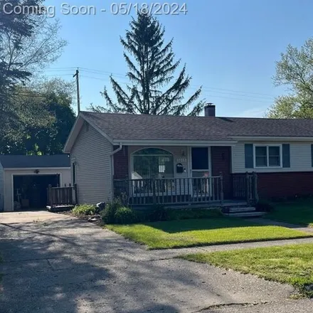 Buy this 3 bed house on 1077 Winifred Drive in Oakland County, MI 48442